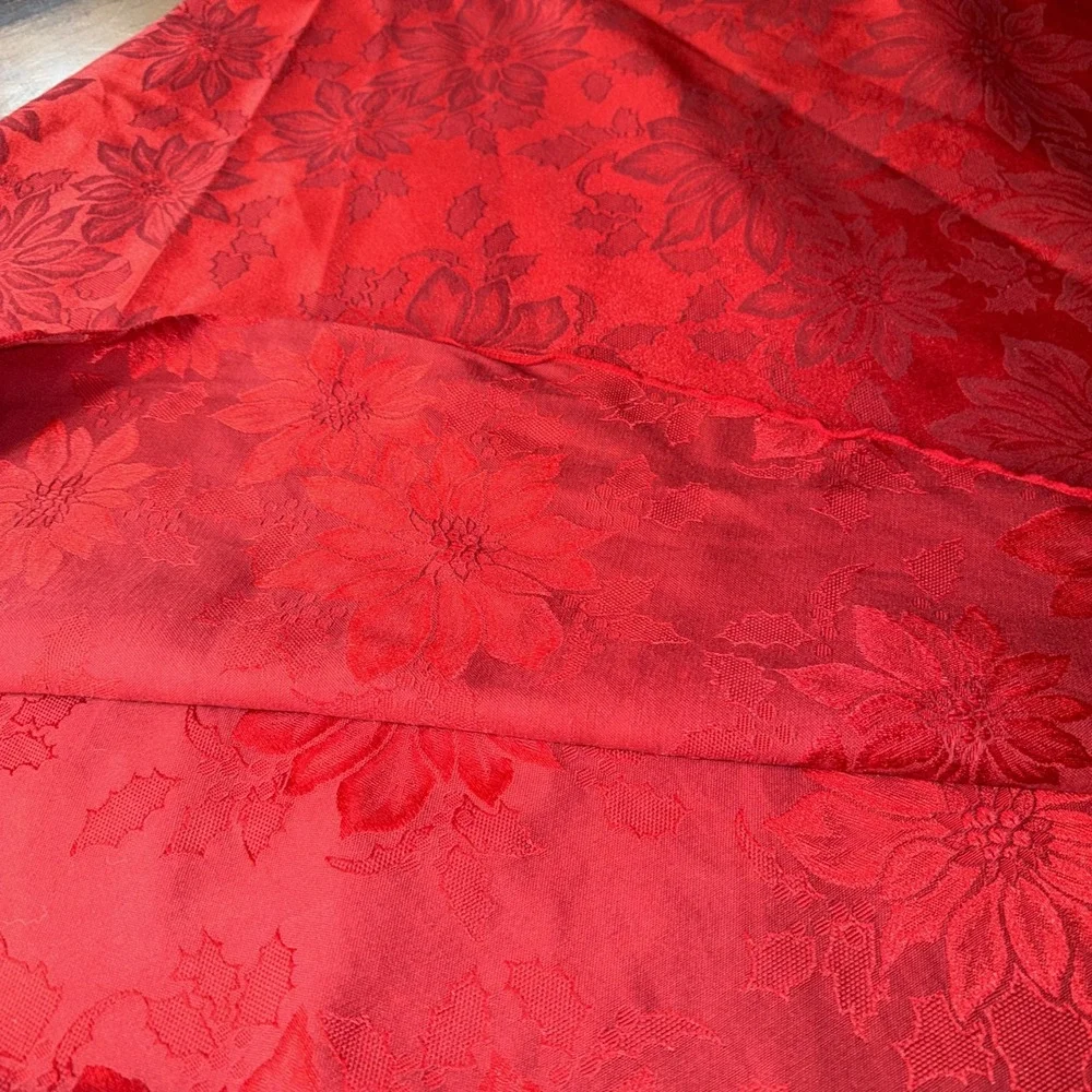 VTG JCPENNEY Home Collection Christmas Poinsettia Scroll Tablecloth Round 66